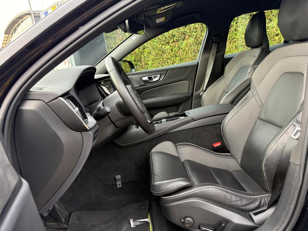 Volvo V60 2.0 T6 Plug-in hybrid AWD Plus Dark