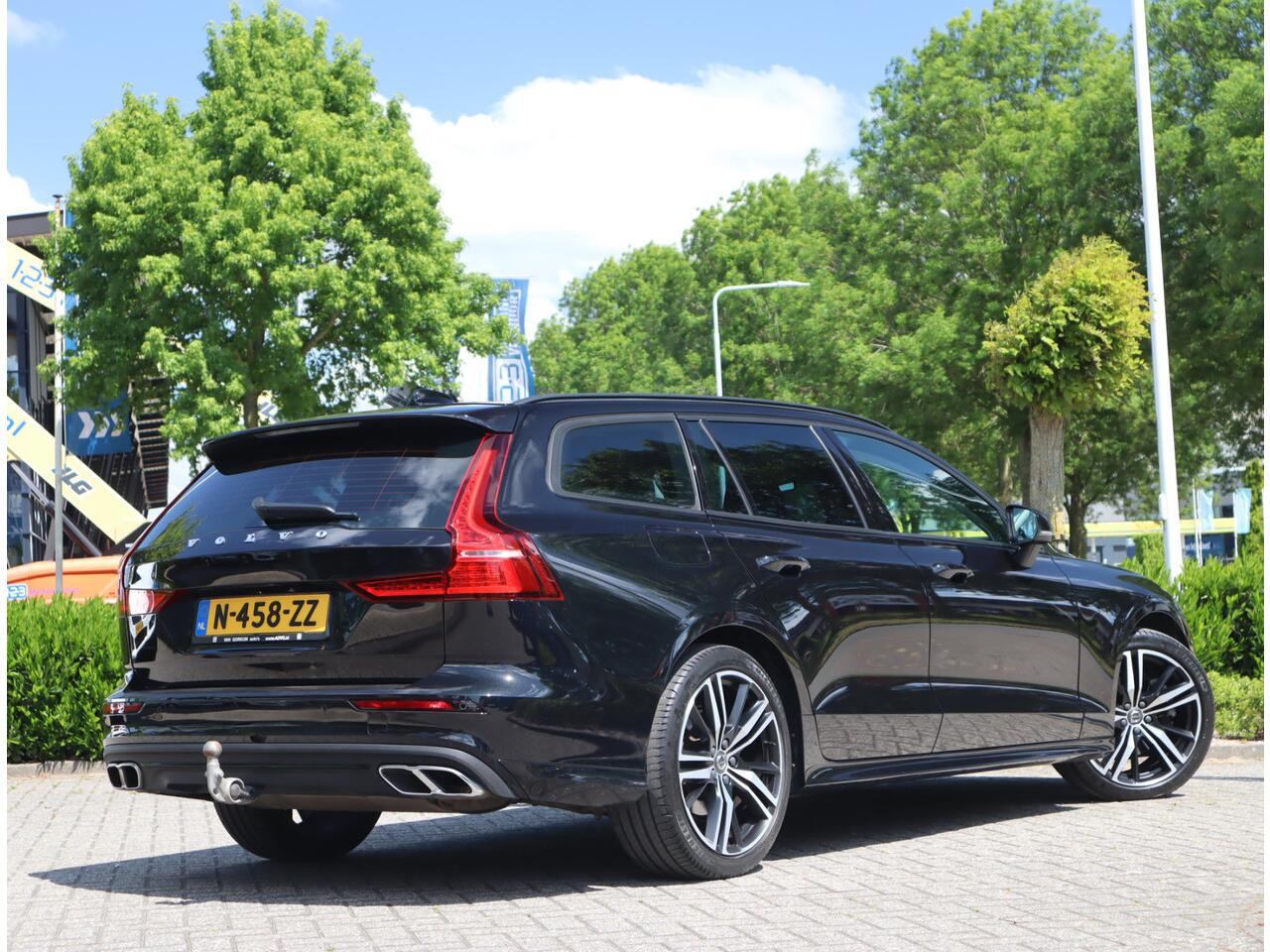 Volvo V60 2.0 B3 Momentum / Bodykit / Sportstoelen