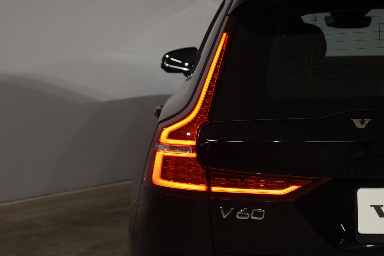 Volvo V60 B4 211PK Automaat Core / Navigatie / Achteruitrijcamera / Elektrische achterklep / LM Velgen / Elektr. Trekhaak / Parkeersensoren voor+achter