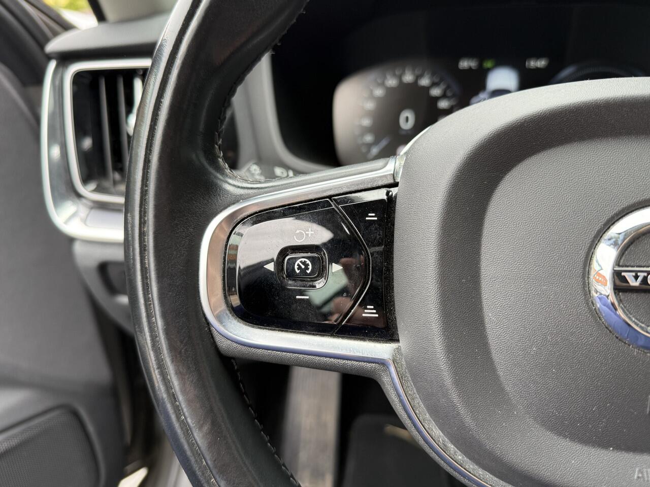 Volvo V60 BWJ 2020 2.0 T6 291 PK Twin Engine AWD Momentum Pro AUTOMAAT | TREKHAAK | STOEL + STUURVER. | FULL LED | HALF LEDER | ADAPTIVE CRUISE | CARPLAY + ANDROID | ELEKTR. ACHTERKLEP | NAVI | CLIMA | LMV | PDC