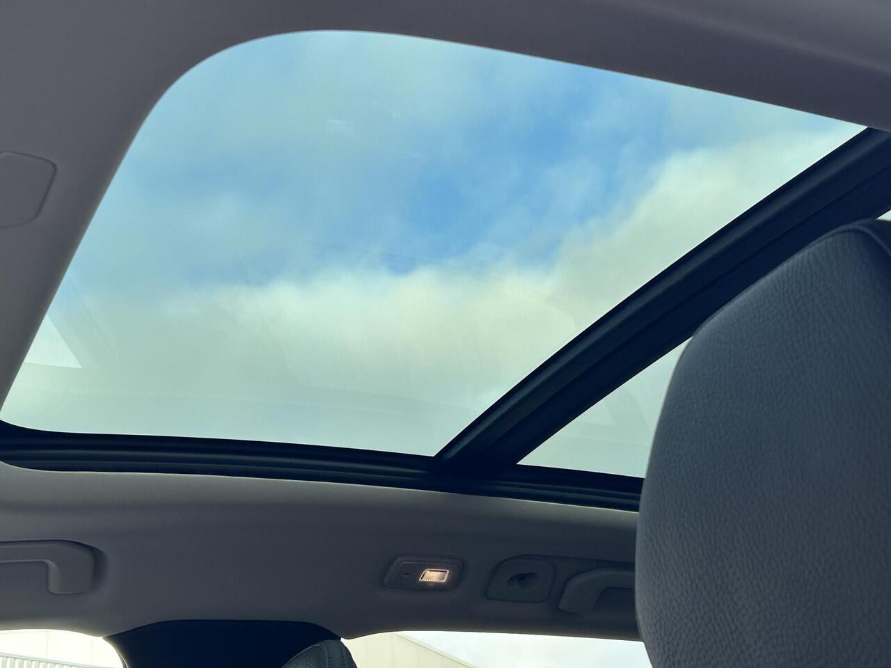 Volvo V60 2.0 T8 Plug-in hybrid AWD Plus Dark 360 camera/ Polestar tuning/ schuifdak/ head up display/ climate line/ 19 inch