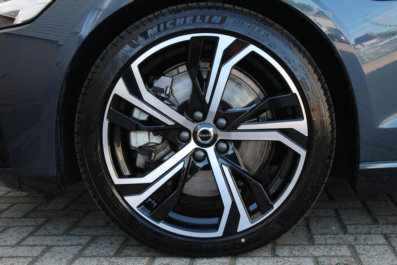 Volvo V60 2.0 T6 Plug-in hybrid AWD Plus Dark | Harman Kardon | 360 Camera | BLIS | 19" | Winterpack
