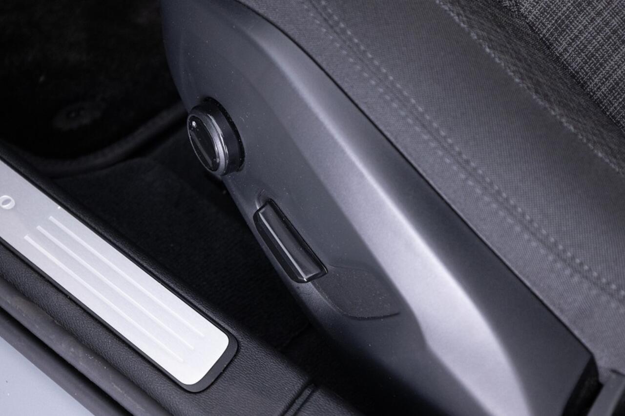 Volvo V60 2.0 B3 Essential Edition Automaat | CARPLAY | Full LED | CAMERA