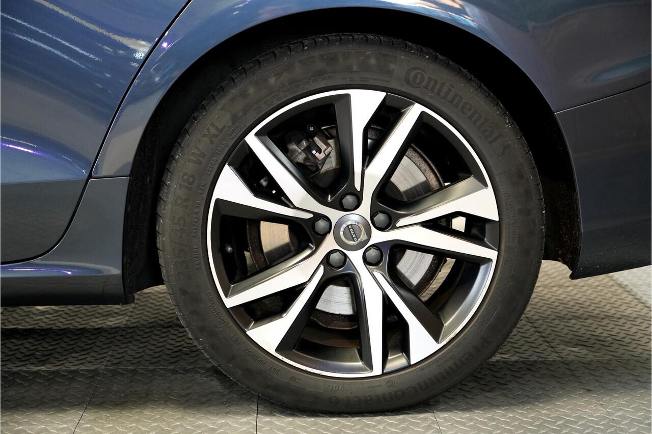 Volvo V60 2.0 T6 AWD 250kW/340pk Aut8 Recharge R-Design PANORAMADAK + HARMAN/KARDON + SPORTSTOELEN MET MEMPORY + 360 CAMERA + ADAPT.CRUISE + BLIS + LANE ASSIST + PILOT ASSIST + KEYLESS ENTRY&GO + HEAD-UP + ON-CALL + PARKSENSOREN + 18" LM-VELGEN!!