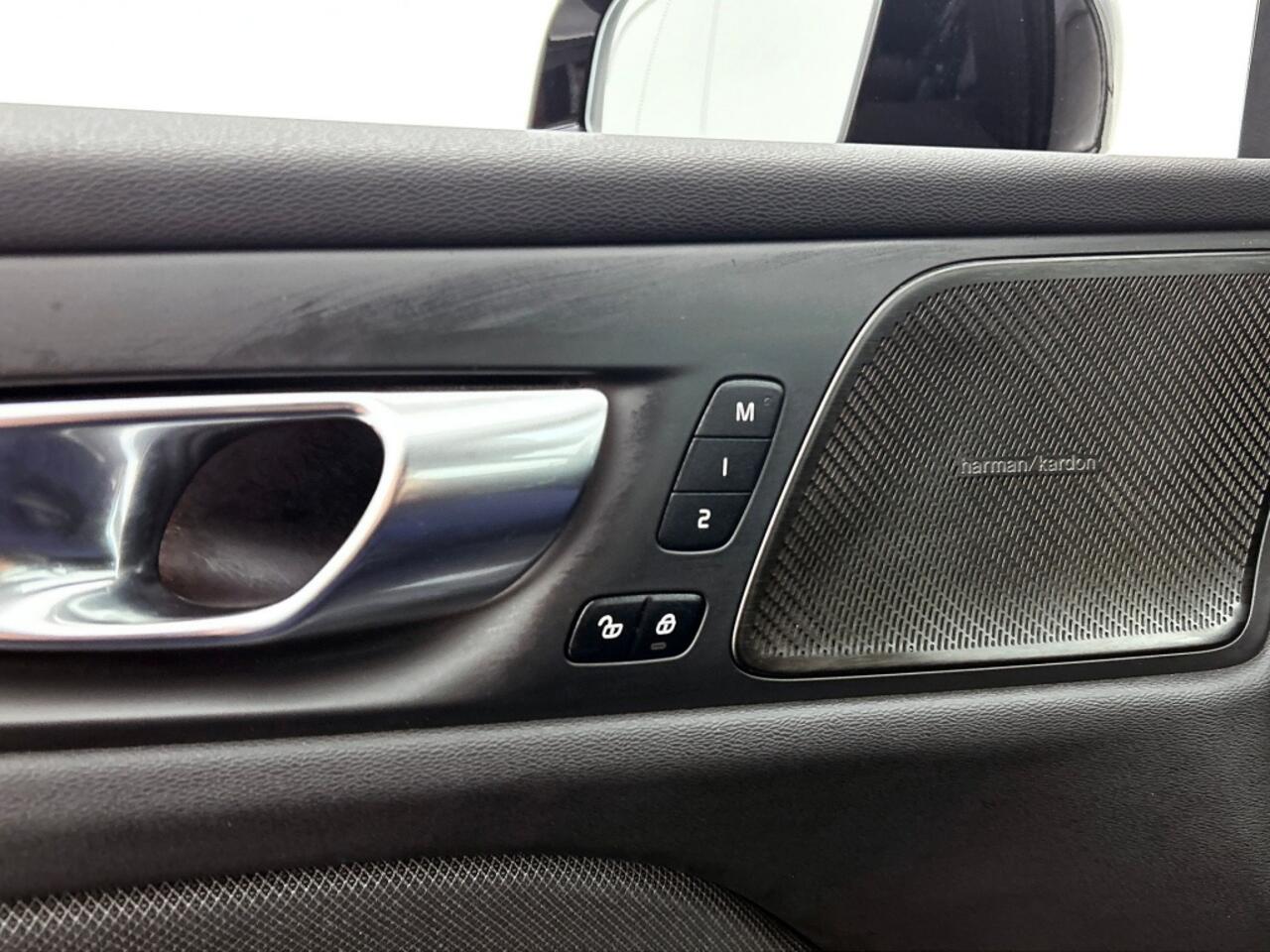 Volvo V60 2.0 T6 AWD Plus Dark | Trekhaak | Voorruit verwarming | Harman K