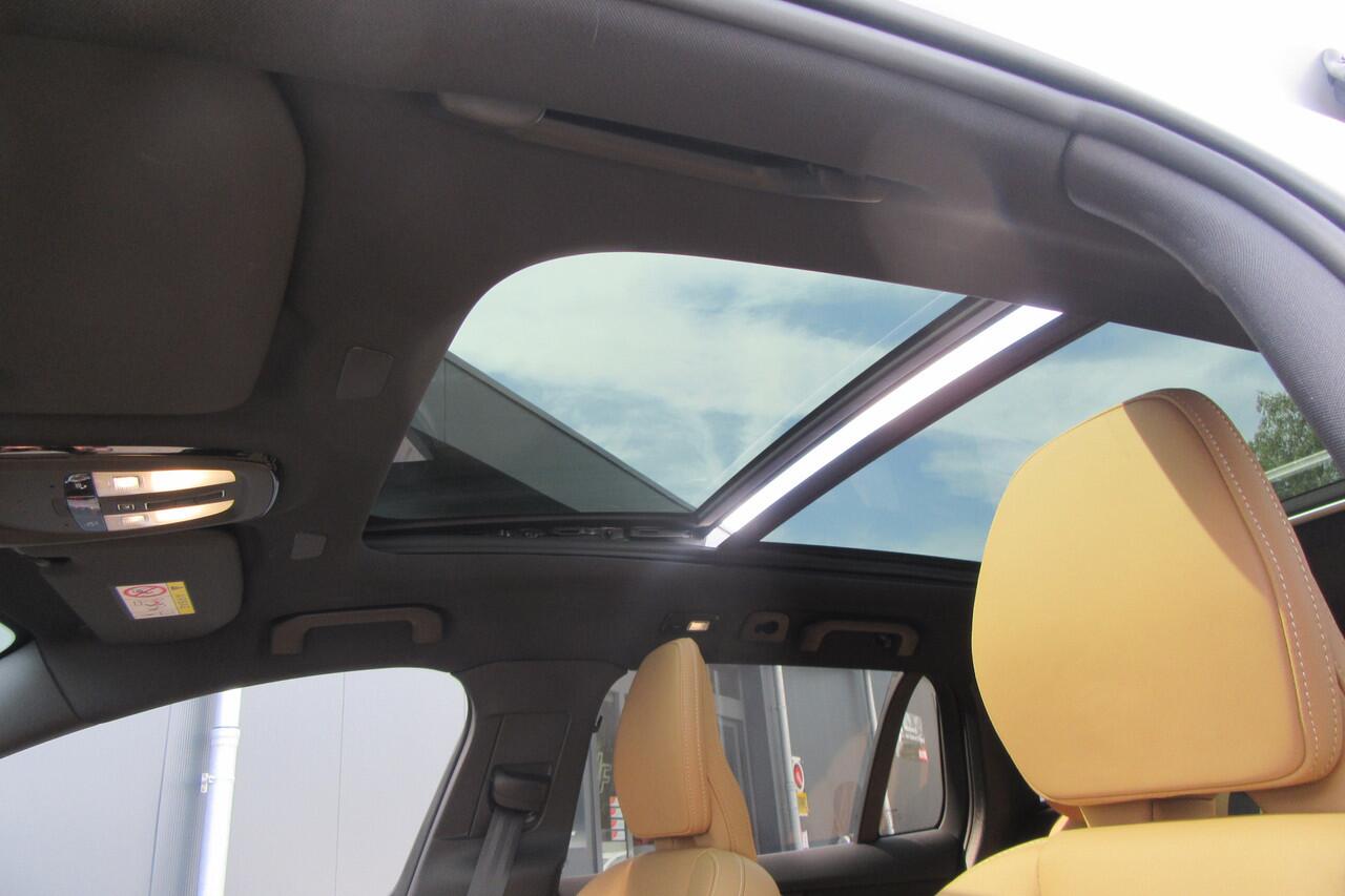 Volvo V60 2.0 T6 Plug-in hybrid AWD Ultra Dark, Full Options