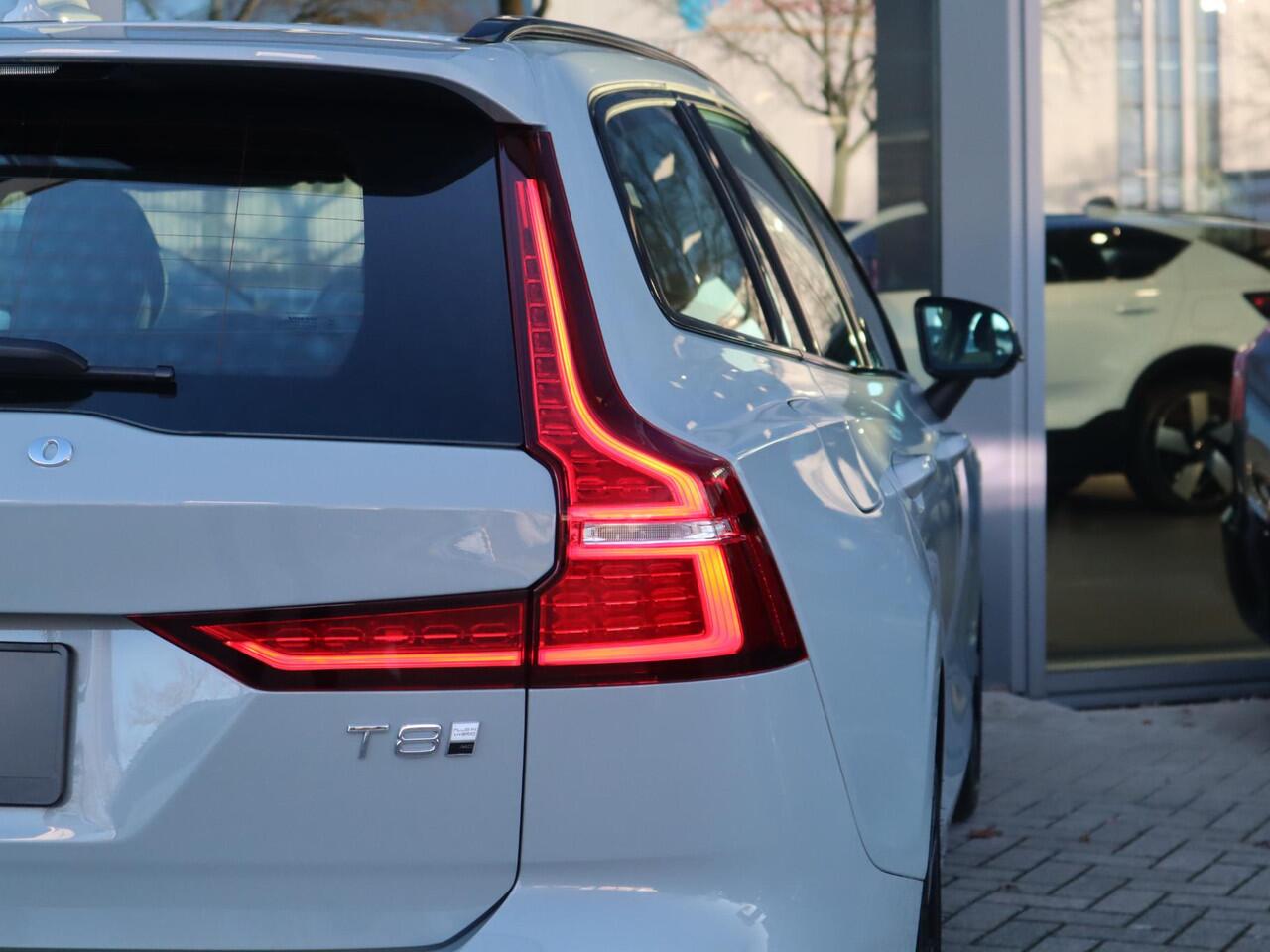 Volvo V60 2.0 T8 Plug-in hybrid AWD Ultra Perf. Ed. Dark | Uit voorraad leverbaar!| MY26!|