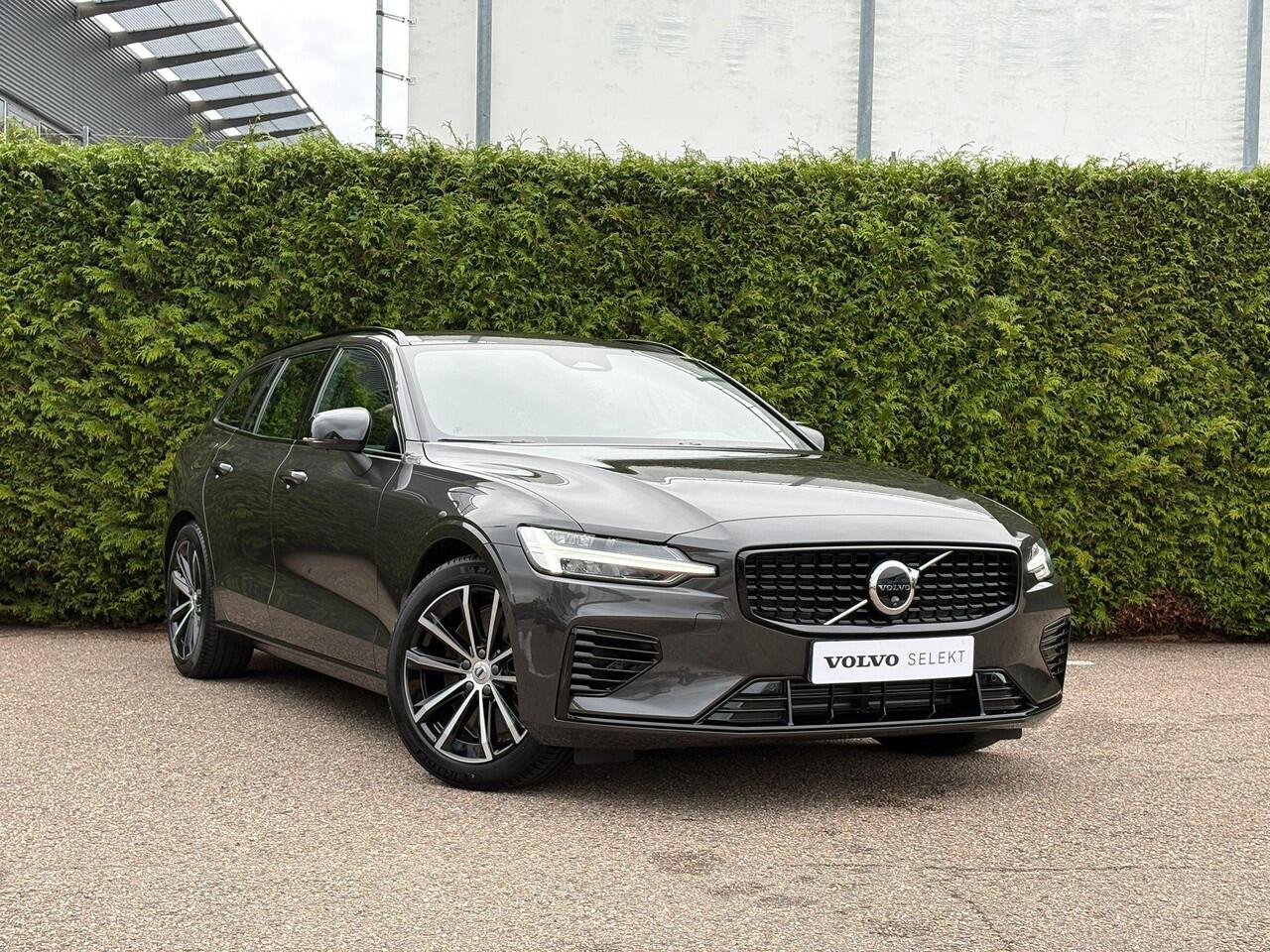 Volvo V60 T6 Plug-in hybrid AWD Plus Dark | Harman/Kardon | Stoel & Stuur verwarming | Trekhaak |