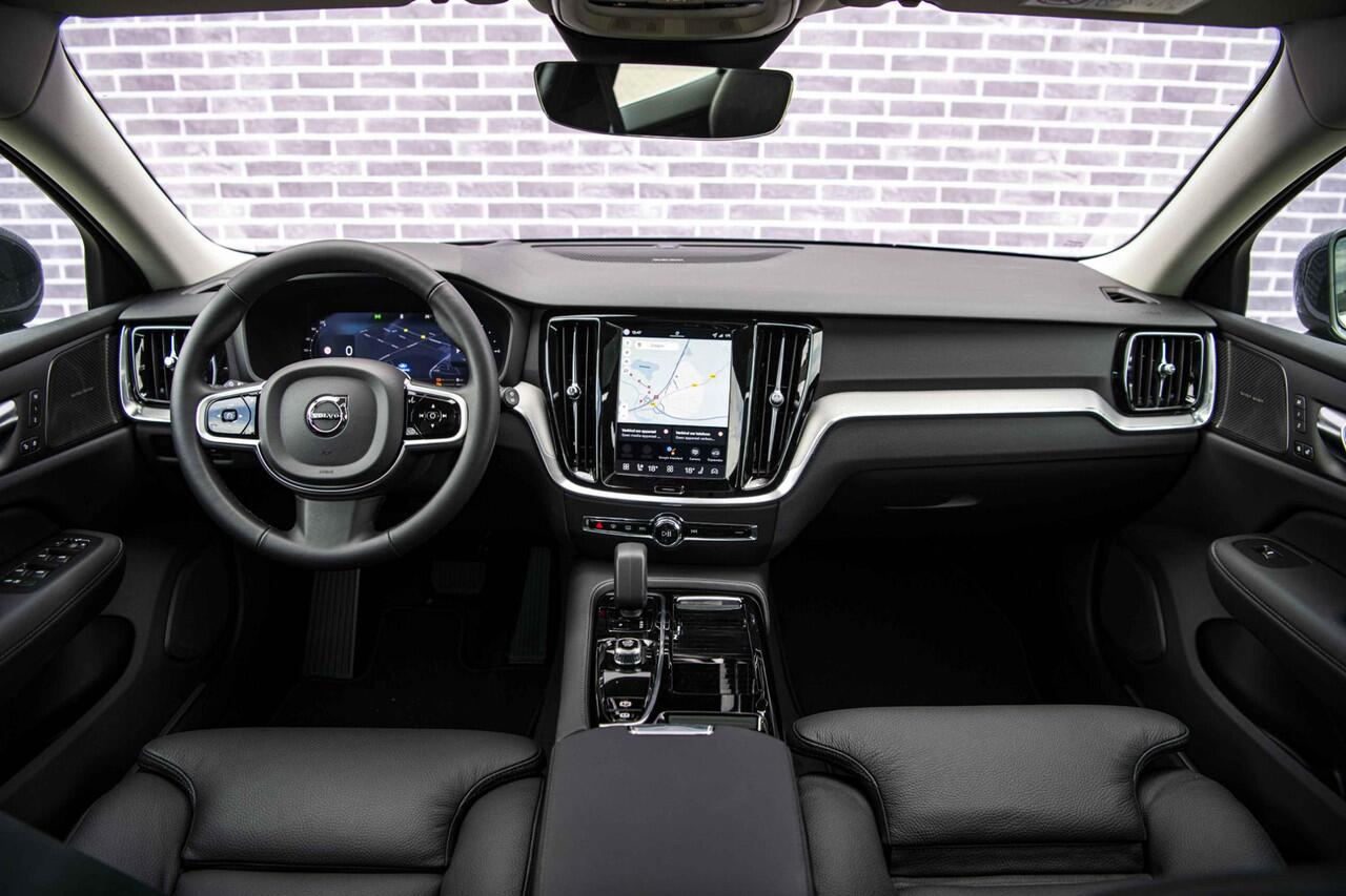 Volvo V60 2.0 T6 Plug-in hybrid AWD Plus Bright | Panoramadak | Adaptieve Cruise Control | Head Up Display | Forest Lake | Donker Glas | 360 Camera | 19" |