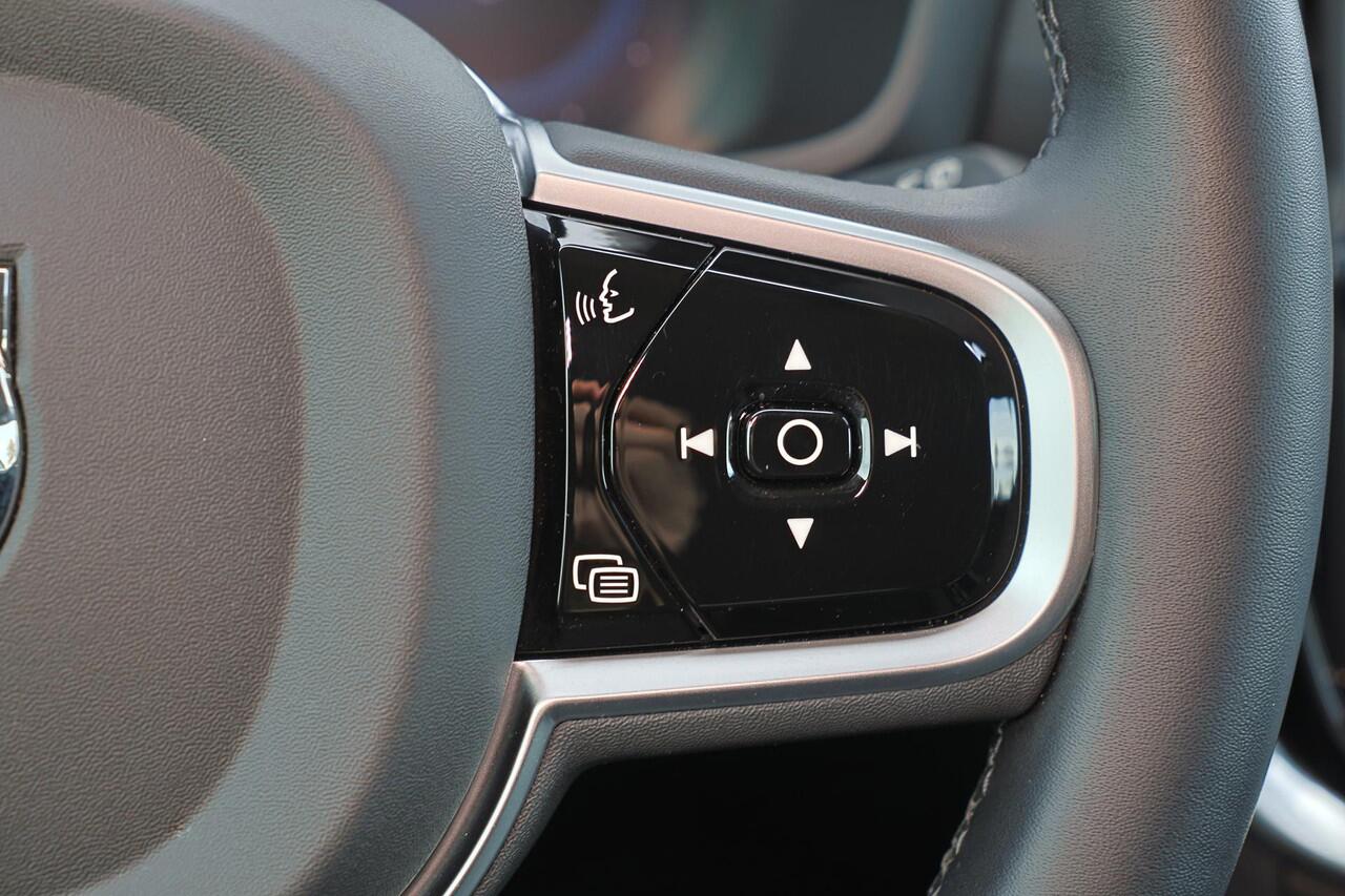 Volvo V60 T6 Recharge AWD Plus Dark - IntelliSafe Assist & Surround - 360º Camera - Harman/Kardon audio - Adaptieve LED koplampen - Verwarmde voorstoelen, stuur & achterbank - Parkeersensoren voor & achter - Elektr. bedienb. voorstoelen met geheugen - Extra getint 