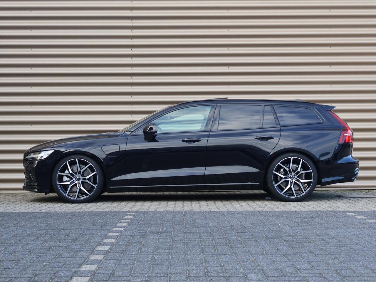 Volvo V60 T6 Plug-in hybrid AWD Ultra Dark | 20" Polestar sportvelgen | Heico uitlaat | Heico verlaagd | Bowers & Wilkins