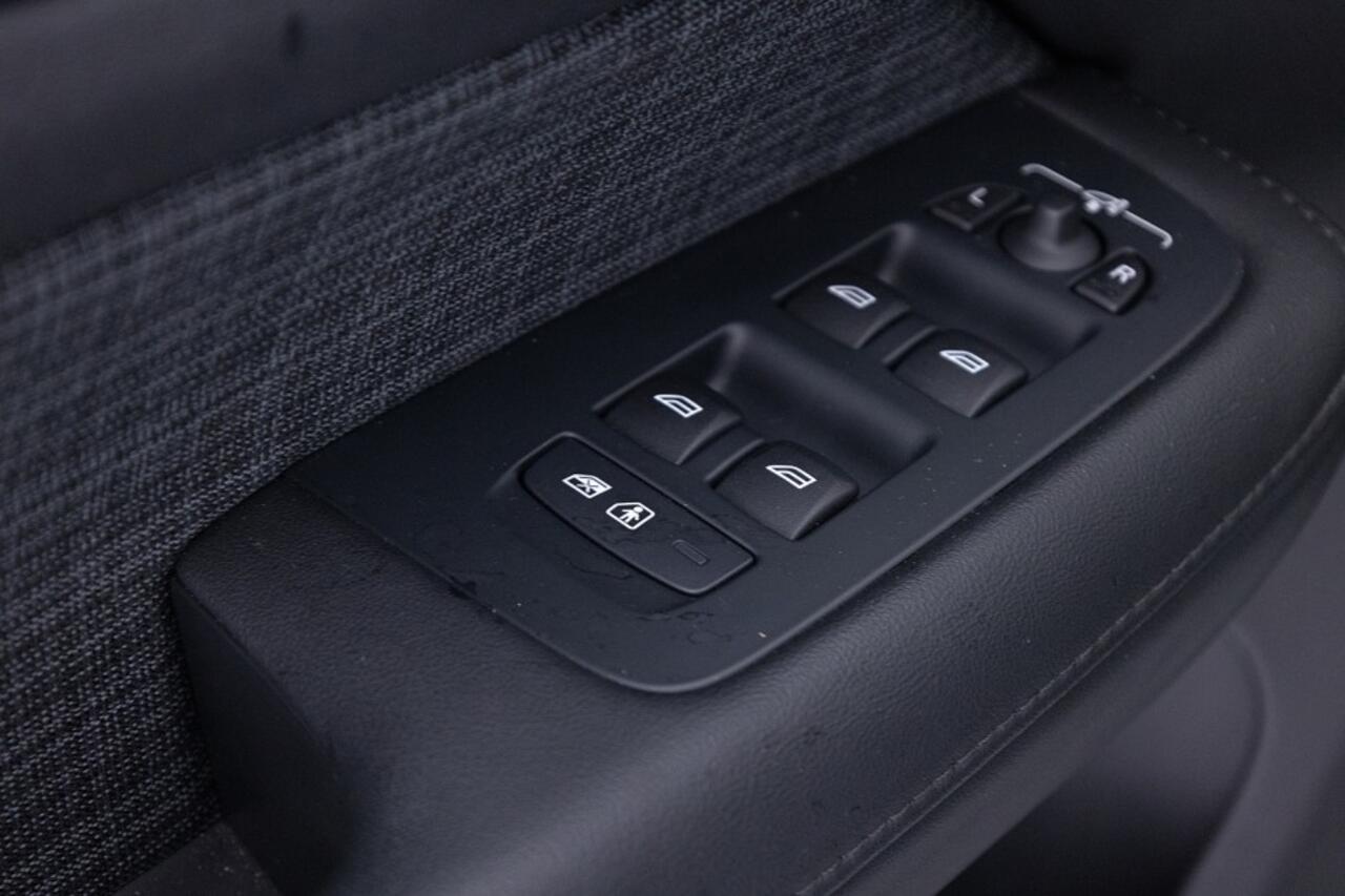 Volvo V60 2.0 B3 Essential Edition Automaat | CARPLAY | Full LED | CAMERA