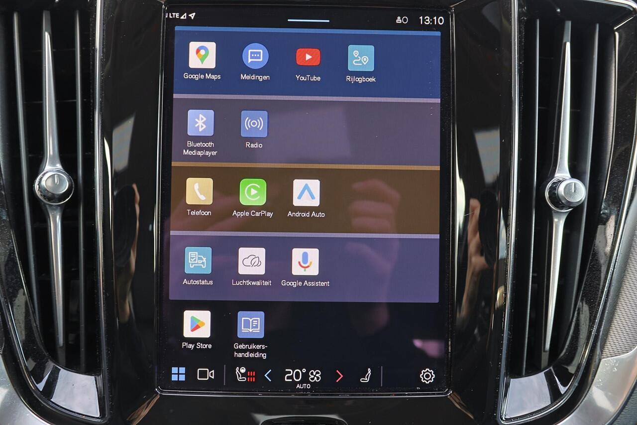 Volvo V60 T6 Recharge AWD Plus Dark - IntelliSafe Assist & Surround - 360º Camera - Harman/Kardon audio - Adaptieve LED koplampen - Verwarmde voorstoelen, stuur & achterbank - Parkeersensoren voor & achter - Elektr. bedienb. voorstoelen met geheugen - Extra getint