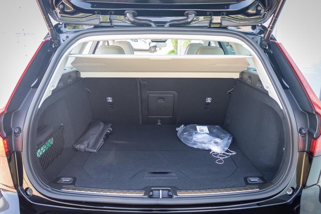 Volvo V60 2.0 T6 Plug-in hybrid AWD Ultra Bright | Adaptieve Cruise Control | Dodehoek Detectie | 360 Camera | Adaptieve Koplampen | Head-Up Display | Leder Blond | Elektr. Stoelen | Stoel+Stuurverwarming