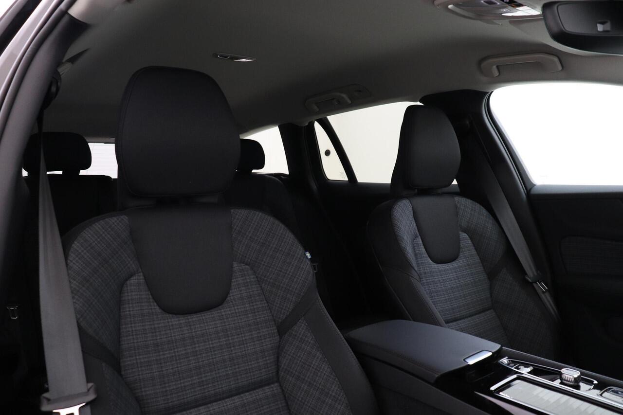 Volvo V60 T6 PLUG-IN HYBRID AWD ESSENTIAL EDITION -ADAP.CRUISE|CLIMATE|BLIS|19"|PRIVACY.GLASS|PARK.ASSIST