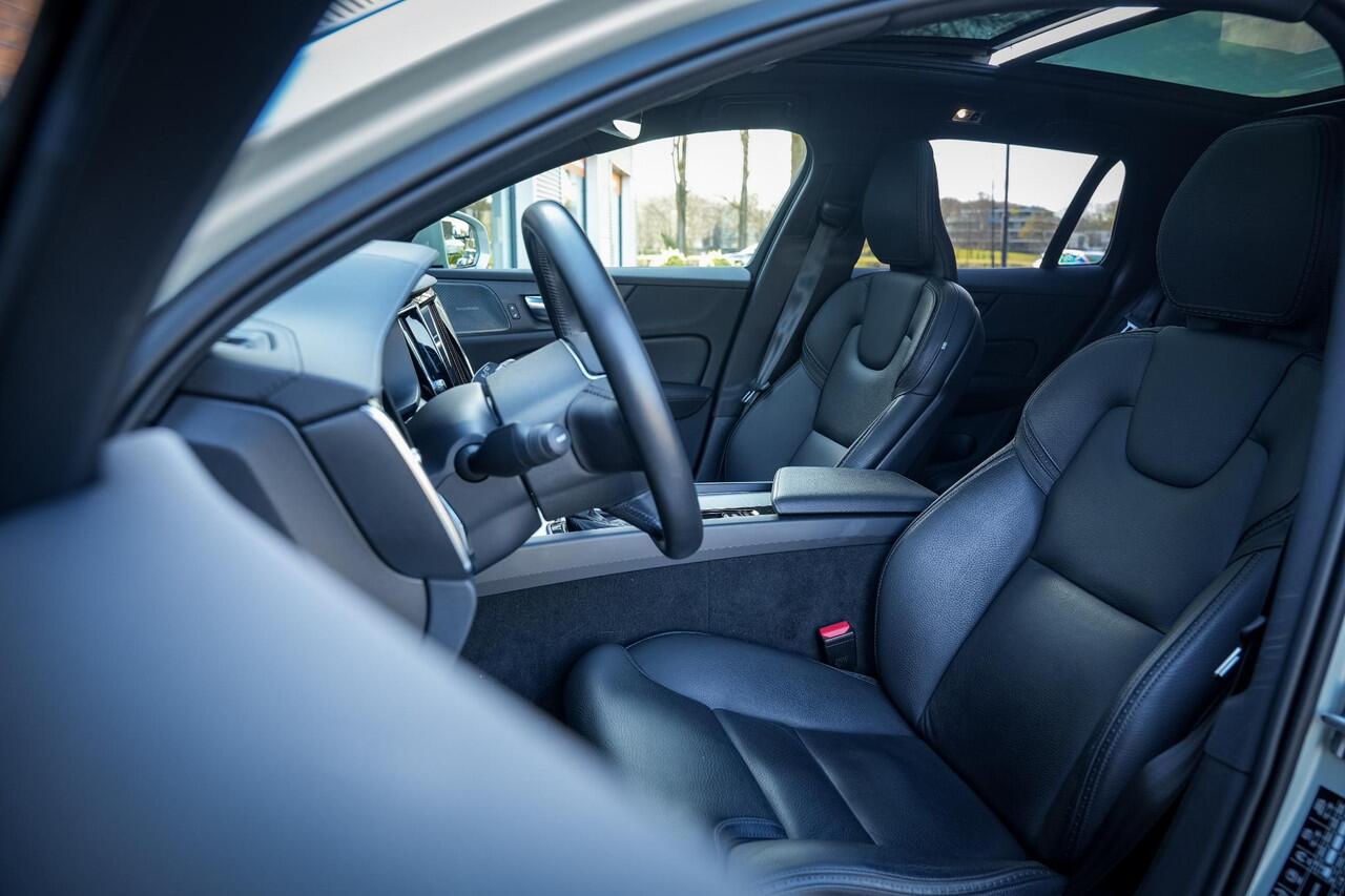 Volvo V60 CROSS COUNTRY 2.0 T5 AWD Pro Panodak Memory Harman Kardon Leer Trekhaak ACC HUD