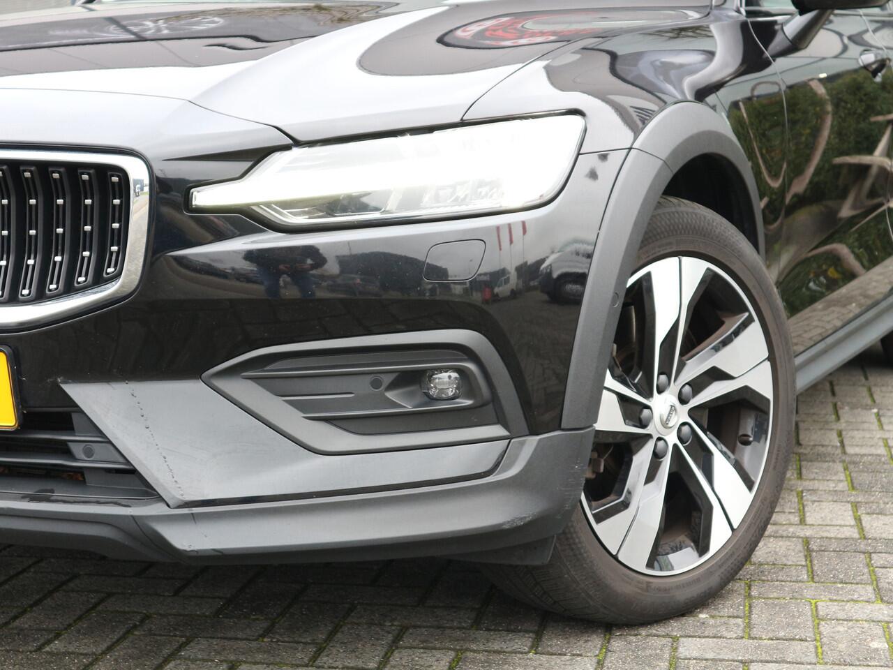 Volvo V60 CROSS COUNTRY 2.0 B5 AWD Pro NAVI ADAP CRUISE