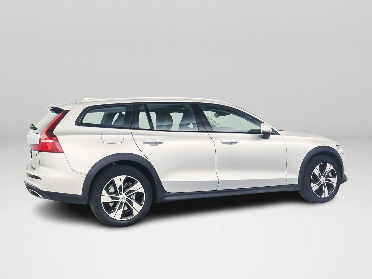 Volvo V60 CROSS COUNTRY B5 AWD Pro | Parkeercamera | Stoel- en Stuurverwarming | Trekhaak