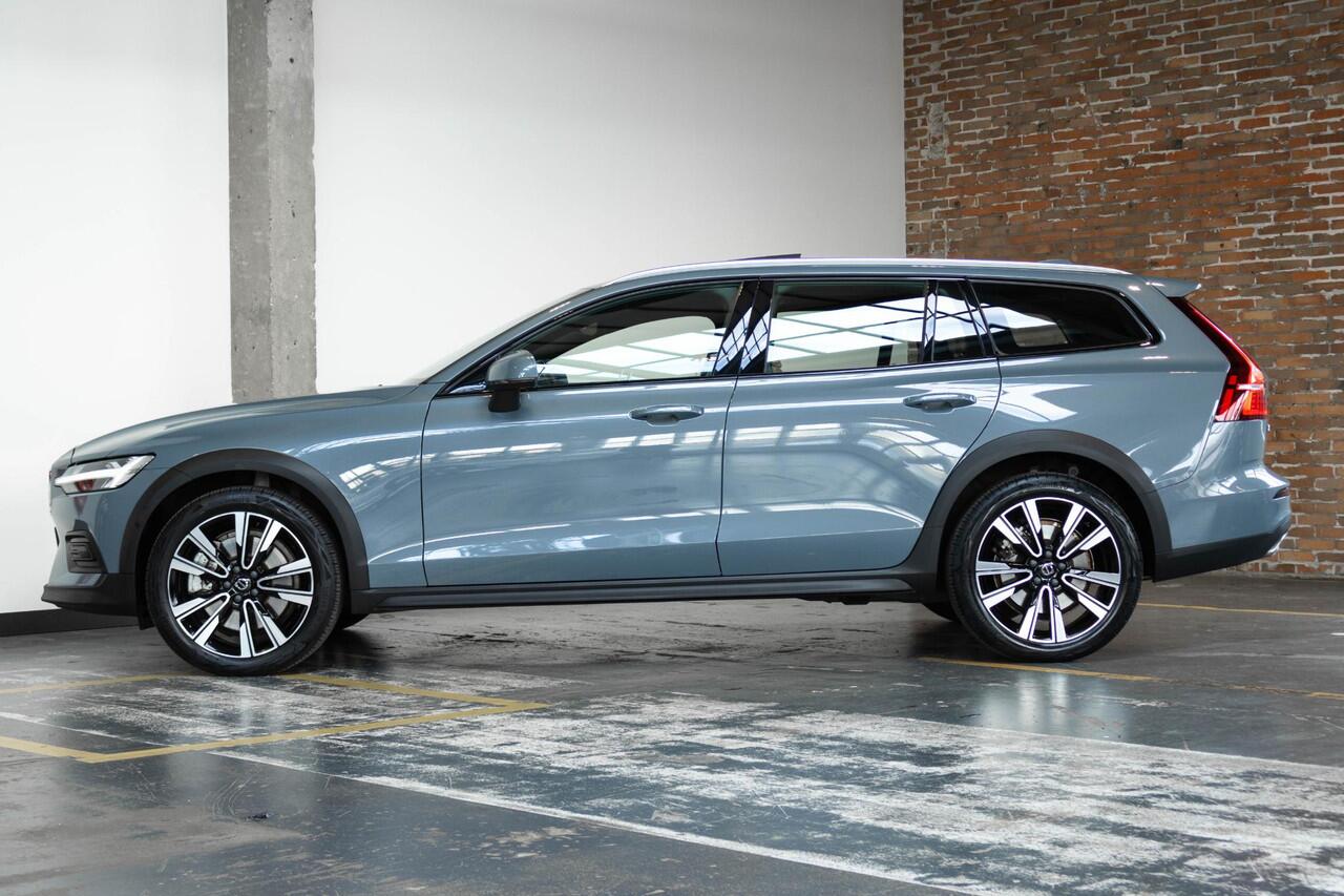 Volvo V60 CROSS COUNTRY B5 AWD Business Pro | 1ste eigenaar | Amber Nappa Lederen Bekleding | Parkeercamera | Parkeersensoren voor + achter | Volvo on Call | Geventileerde voorstoelen | Stoelmassage | Panoramadak | Stoelverwarming