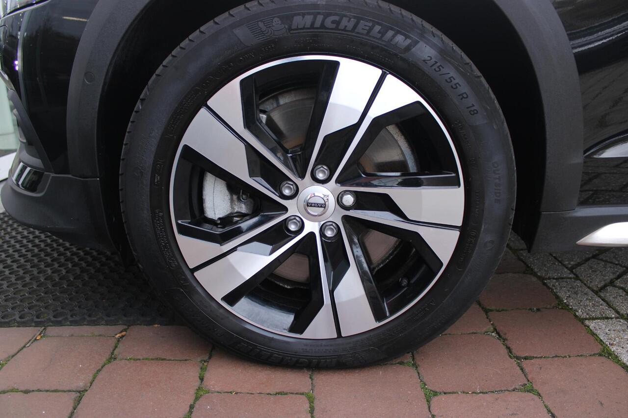 Volvo V60 CROSS COUNTRY 2.0 B5 250PK CROSSCOUNTRY AWD Ultimate AWD (VIERWIELAANDRIJVING) | PANORAMISCH SCHUIF/KANTELDAK | PARKEERVERWARMING MET TIMER (STANDKACHEL) | MORITZ LEDEREN BEKLEDING MET COMFORTSTOELEN EN DUAL TONE LEDEREN STUURWIEL | ELEKTRISCH VERSTELBARE VOORSTOELEN M
