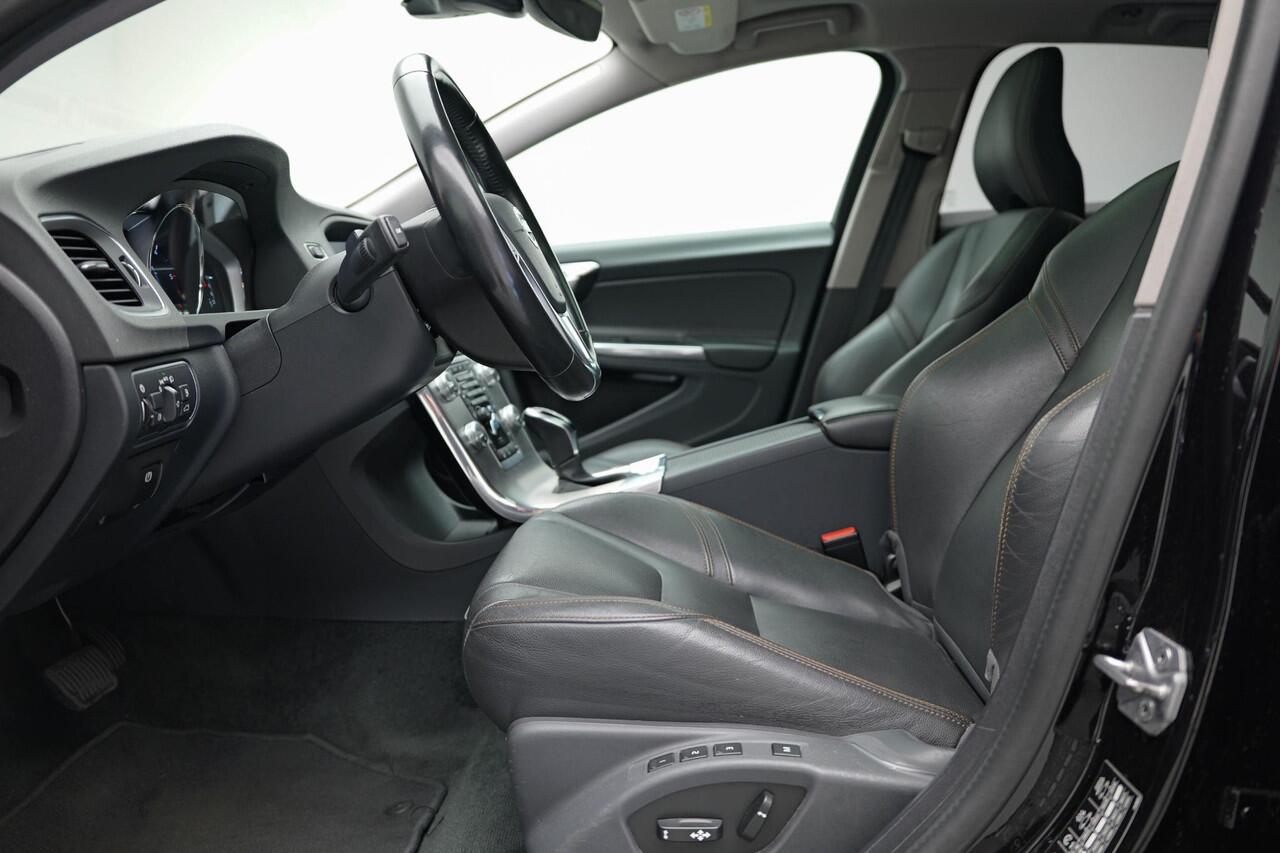 Volvo V60 CROSS COUNTRY 2.0 D4 Polar+ |Schuifdak|Memory|Camera|Leder|Stuurverwarming|