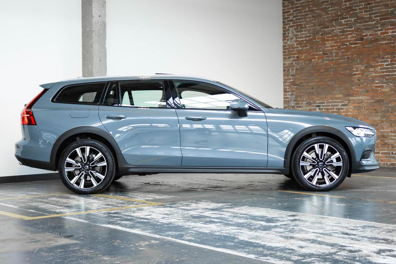 Volvo V60 CROSS COUNTRY B5 AWD Business Pro | 1ste eigenaar | Amber Nappa Lederen Bekleding | Parkeercamera | Parkeersensoren voor + achter | Volvo on Call | Geventileerde voorstoelen | Stoelmassage | Panoramadak | Stoelverwarming