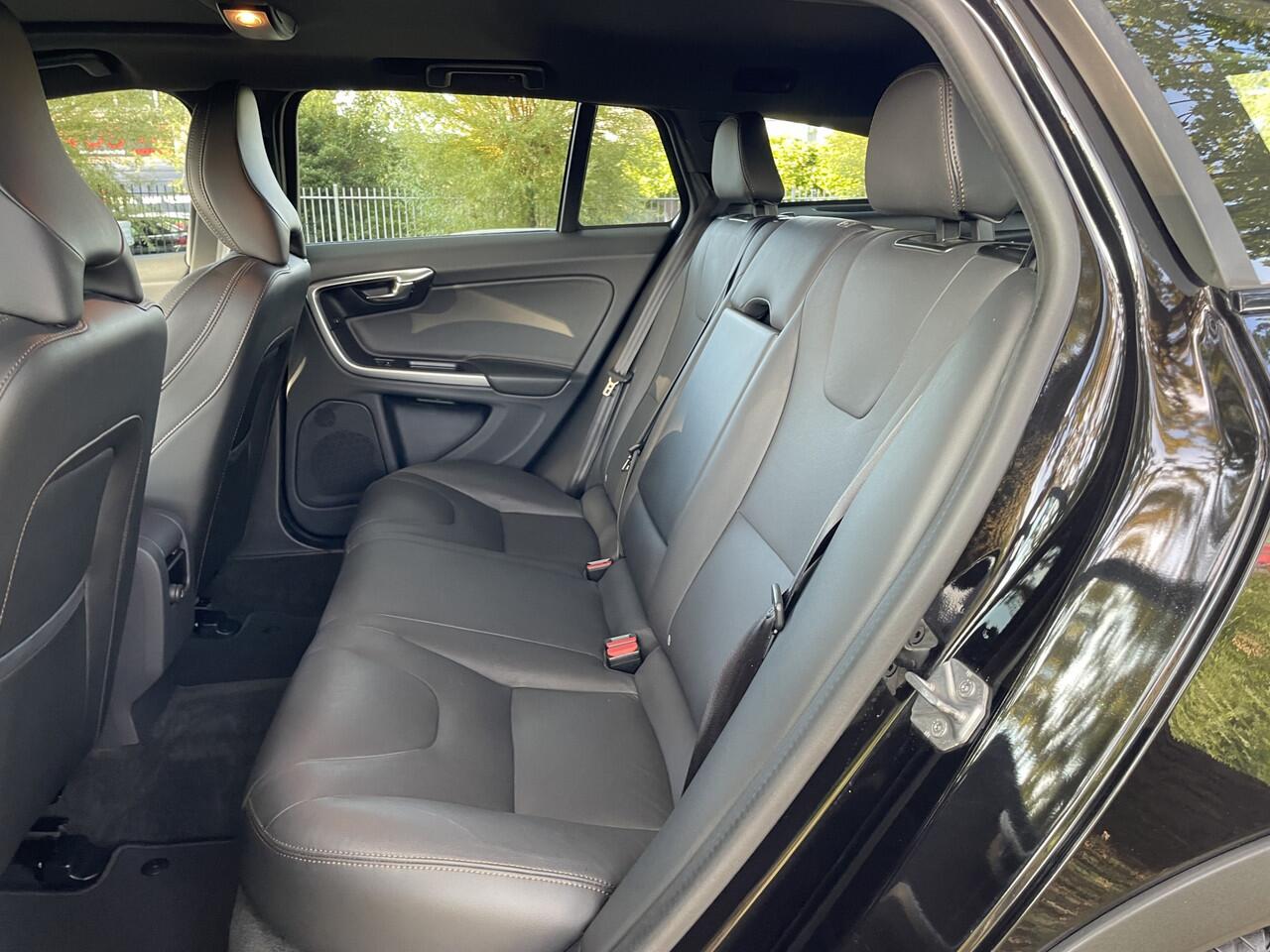 Volvo V60 CROSS COUNTRY 2.0 T5 Polar+ | 1e eigenaar | Achteruitrijcamera |