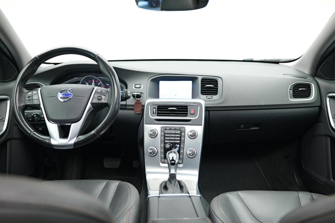 Volvo V60 CROSS COUNTRY 2.0 D4 Polar+ |Schuifdak|Memory|Camera|Leder|Stuurverwarming|