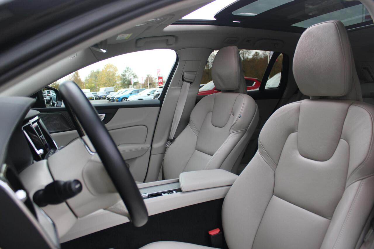 Volvo V60 CROSS COUNTRY 2.0 B5 250PK CROSSCOUNTRY AWD Ultimate AWD (VIERWIELAANDRIJVING) | PANORAMISCH SCHUIF/KANTELDAK | PARKEERVERWARMING MET TIMER (STANDKACHEL) | MORITZ LEDEREN BEKLEDING MET COMFORTSTOELEN EN DUAL TONE LEDEREN STUURWIEL | ELEKTRISCH VERSTELBARE VOORSTOELEN M