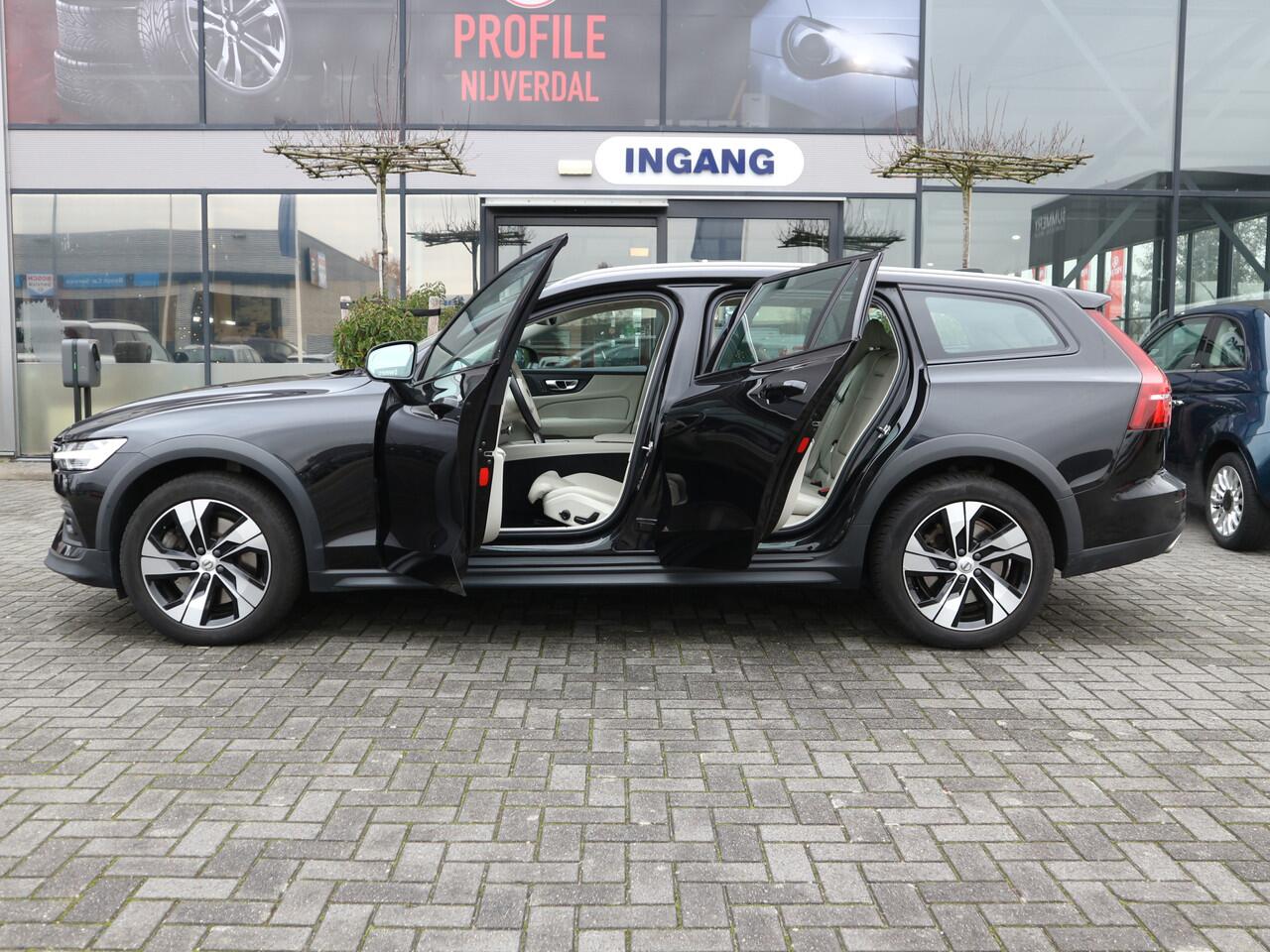 Volvo V60 CROSS COUNTRY 2.0 B5 AWD Pro NAVI ADAP CRUISE