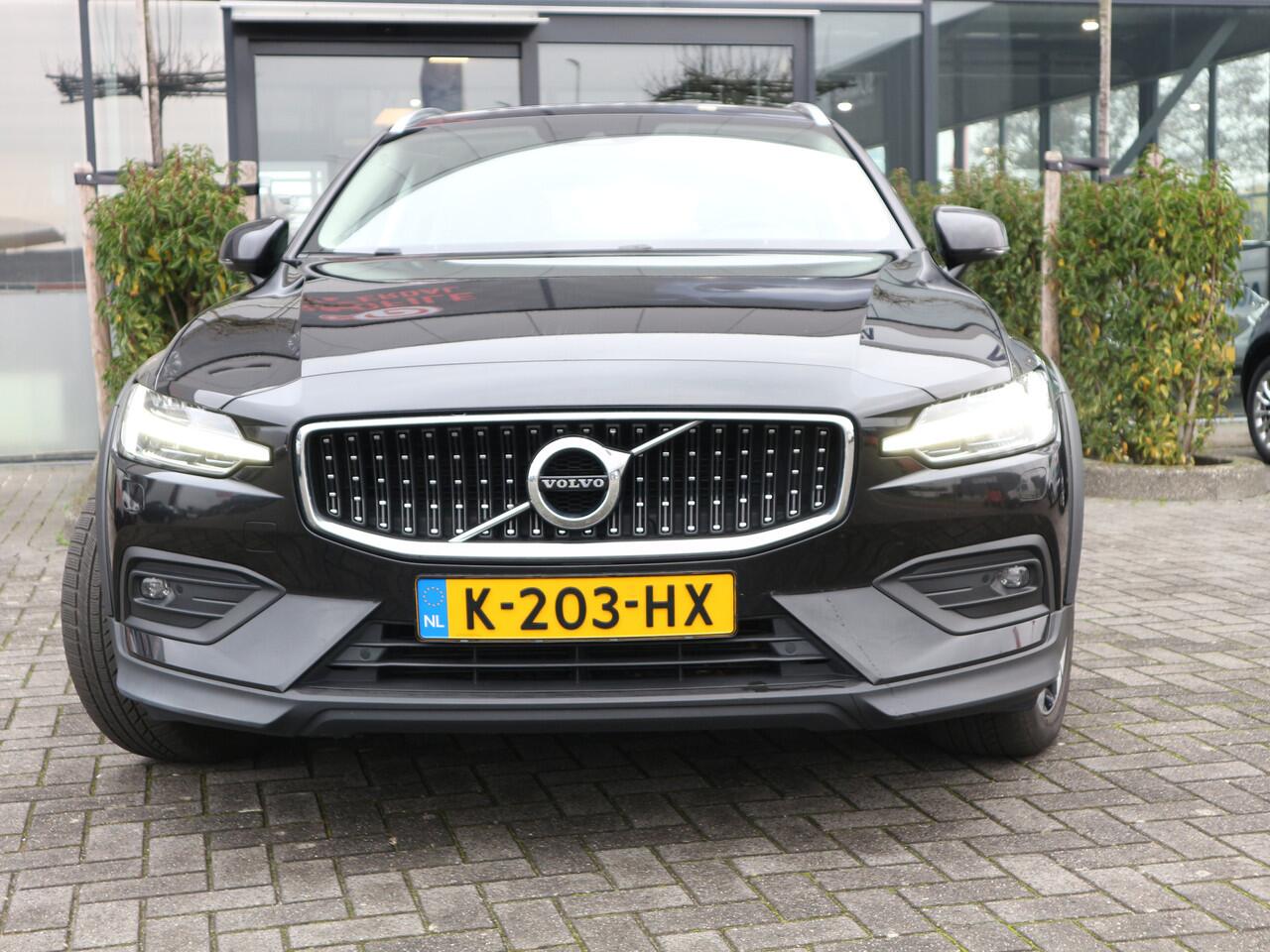 Volvo V60 CROSS COUNTRY 2.0 B5 AWD Pro NAVI ADAP CRUISE