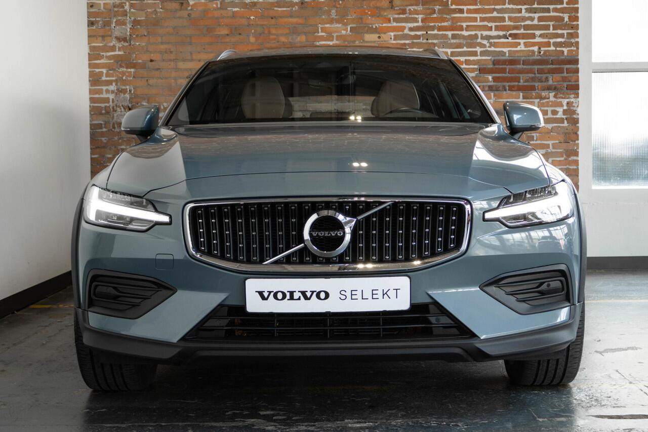 Volvo V60 CROSS COUNTRY B5 AWD Business Pro | 1ste eigenaar | Amber Nappa Lederen Bekleding | Parkeercamera | Parkeersensoren voor + achter | Volvo on Call | Geventileerde voorstoelen | Stoelmassage | Panoramadak | Stoelverwarming