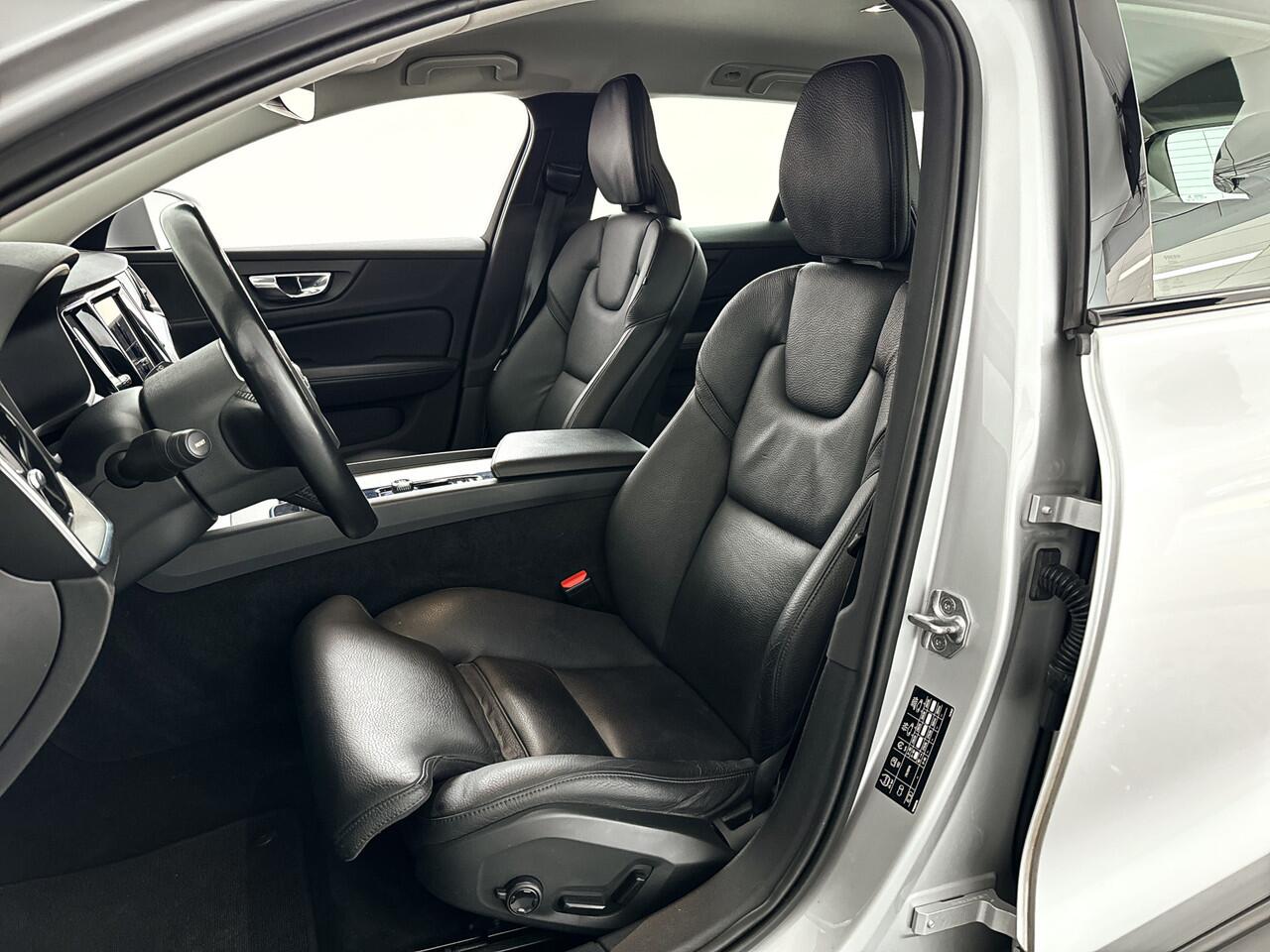 Volvo V60 CROSS COUNTRY B5 AWD Pro | Parkeercamera | Stoel- en Stuurverwarming | Trekhaak