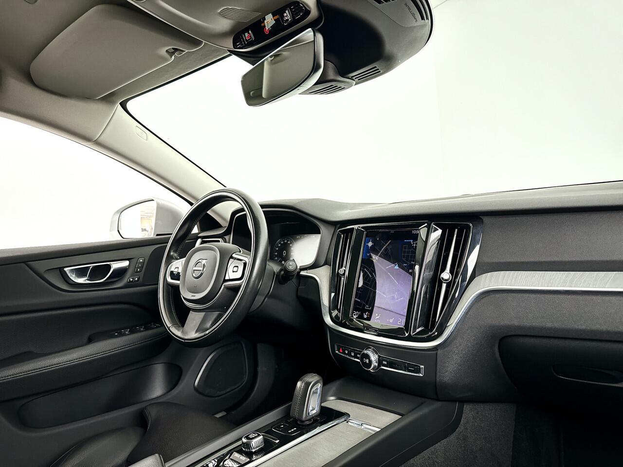 Volvo V60 CROSS COUNTRY B5 AWD Pro | Parkeercamera | Stoel- en Stuurverwarming | Trekhaak