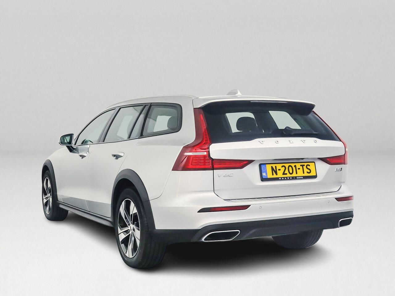 Volvo V60 CROSS COUNTRY B5 AWD Pro | Parkeercamera | Stoel- en Stuurverwarming | Trekhaak