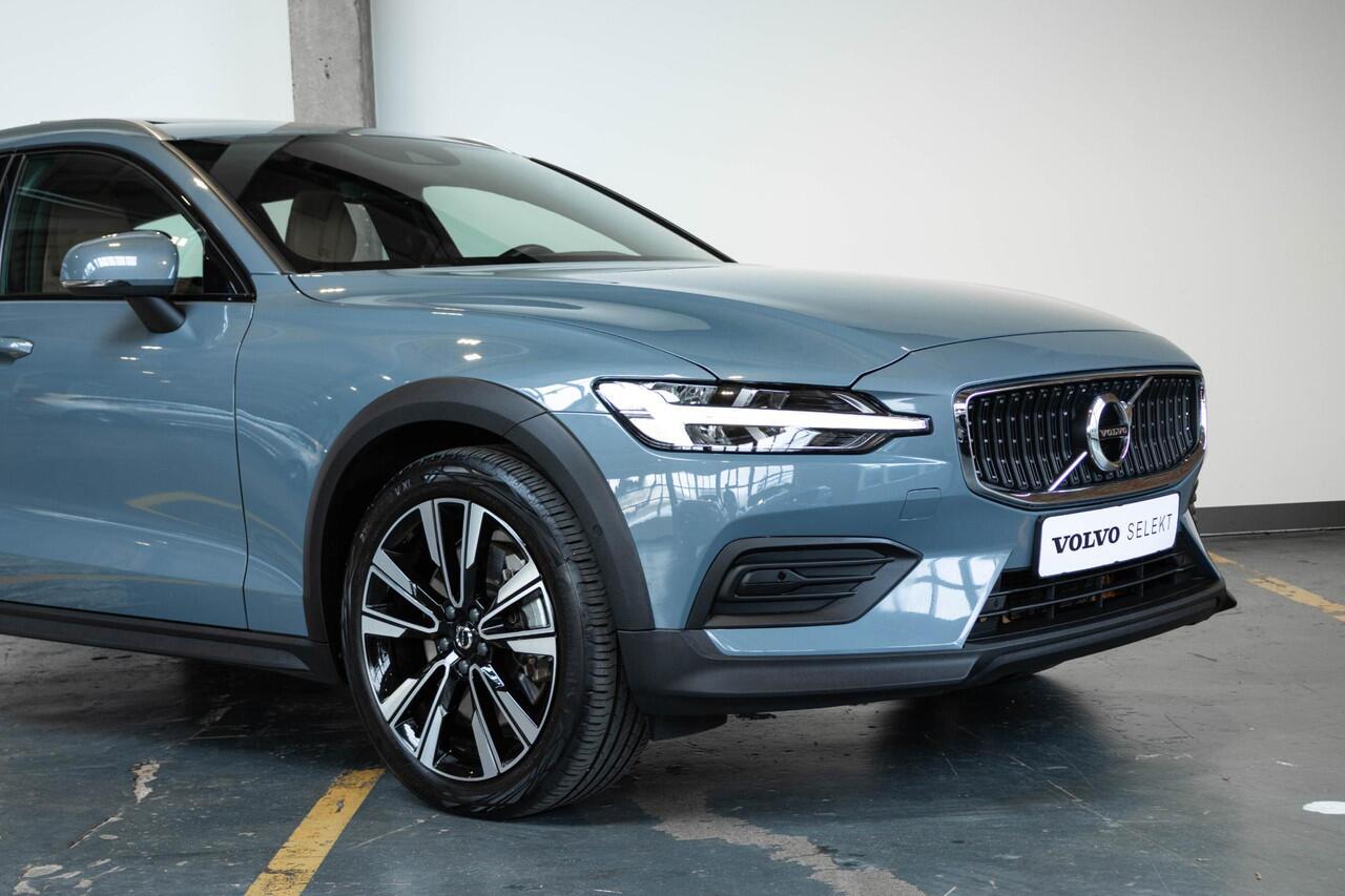 Volvo V60 CROSS COUNTRY B5 AWD Business Pro | 1ste eigenaar | Amber Nappa Lederen Bekleding | Parkeercamera | Parkeersensoren voor + achter | Volvo on Call | Geventileerde voorstoelen | Stoelmassage | Panoramadak | Stoelverwarming
