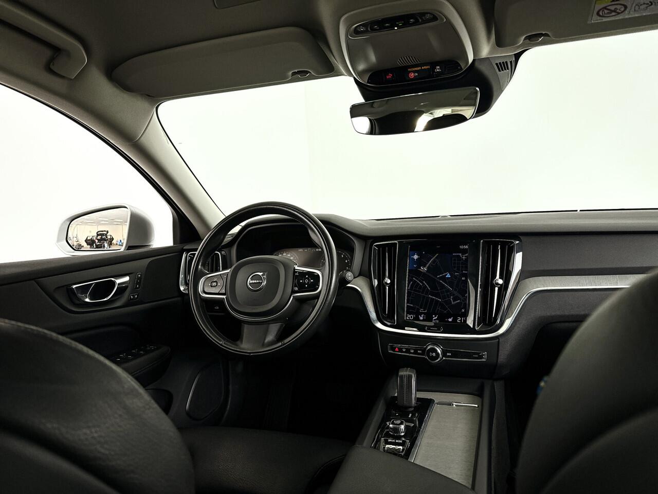 Volvo V60 CROSS COUNTRY B5 AWD Pro | Parkeercamera | Stoel- en Stuurverwarming | Trekhaak