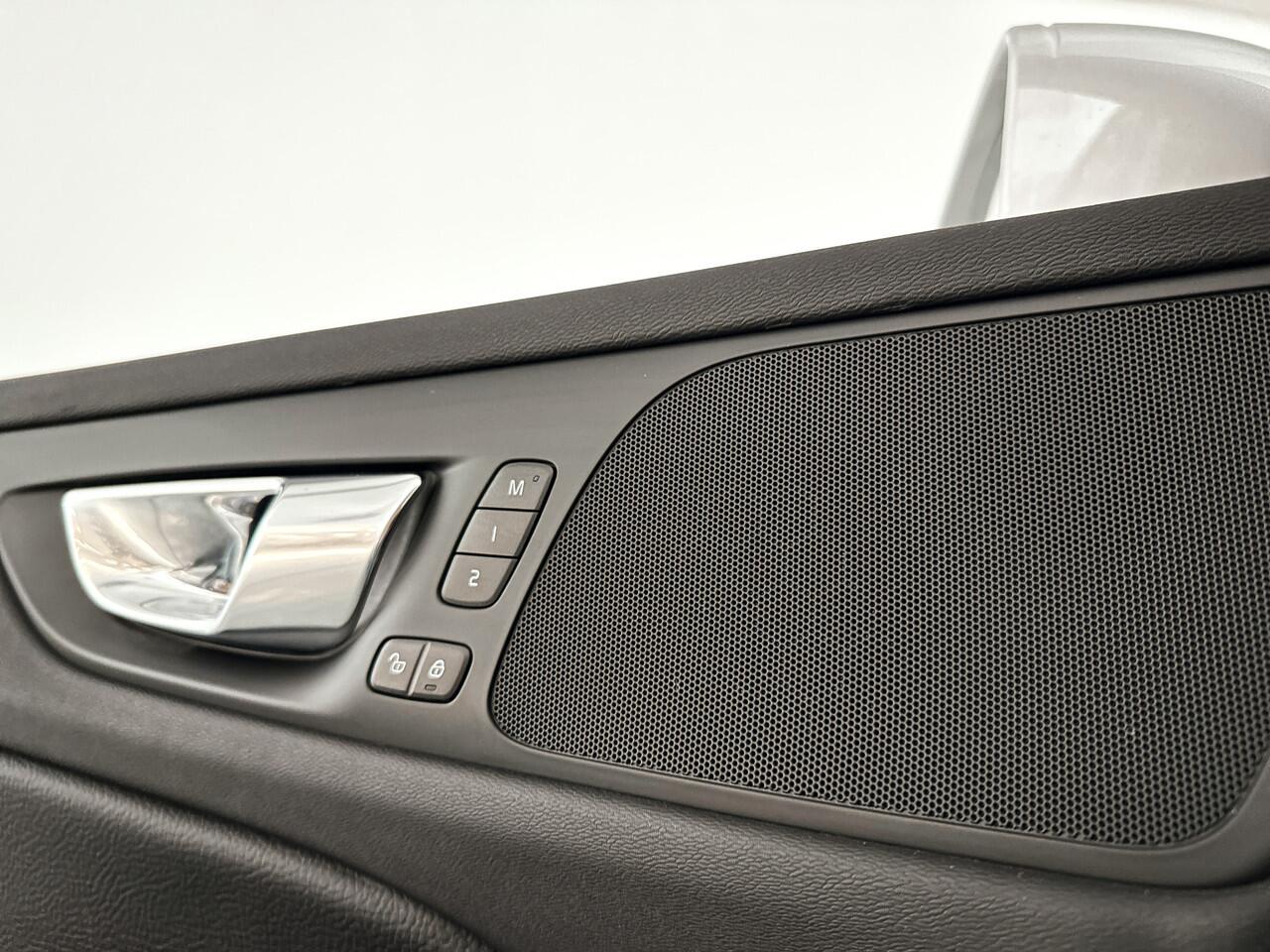 Volvo V60 CROSS COUNTRY B5 AWD Pro | Parkeercamera | Stoel- en Stuurverwarming | Trekhaak