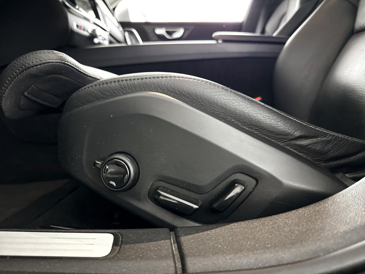 Volvo V60 CROSS COUNTRY B5 AWD Pro | Parkeercamera | Stoel- en Stuurverwarming | Trekhaak