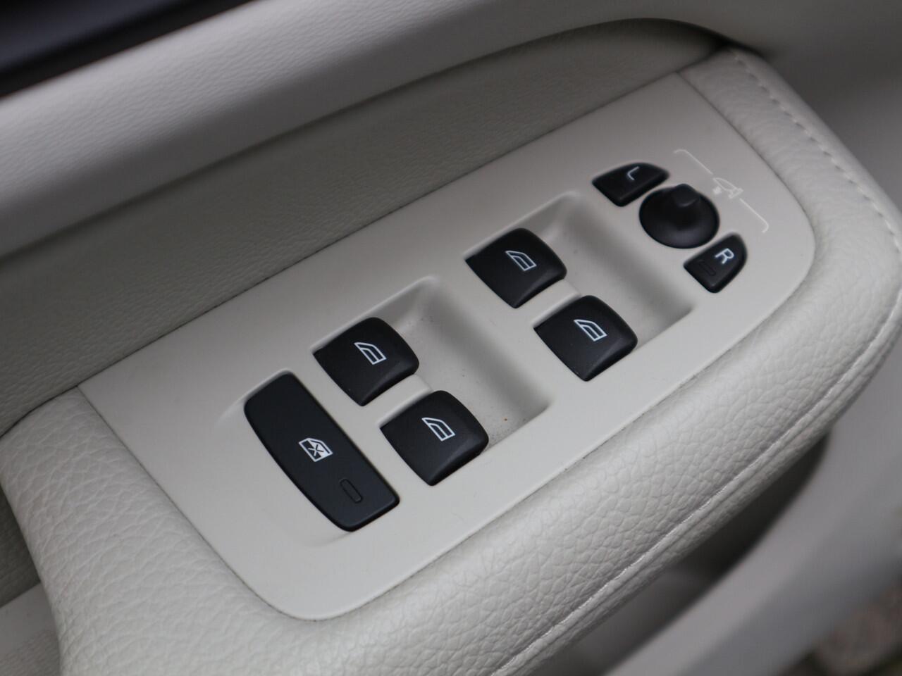 Volvo V60 CROSS COUNTRY 2.0 B5 AWD Pro NAVI ADAP CRUISE