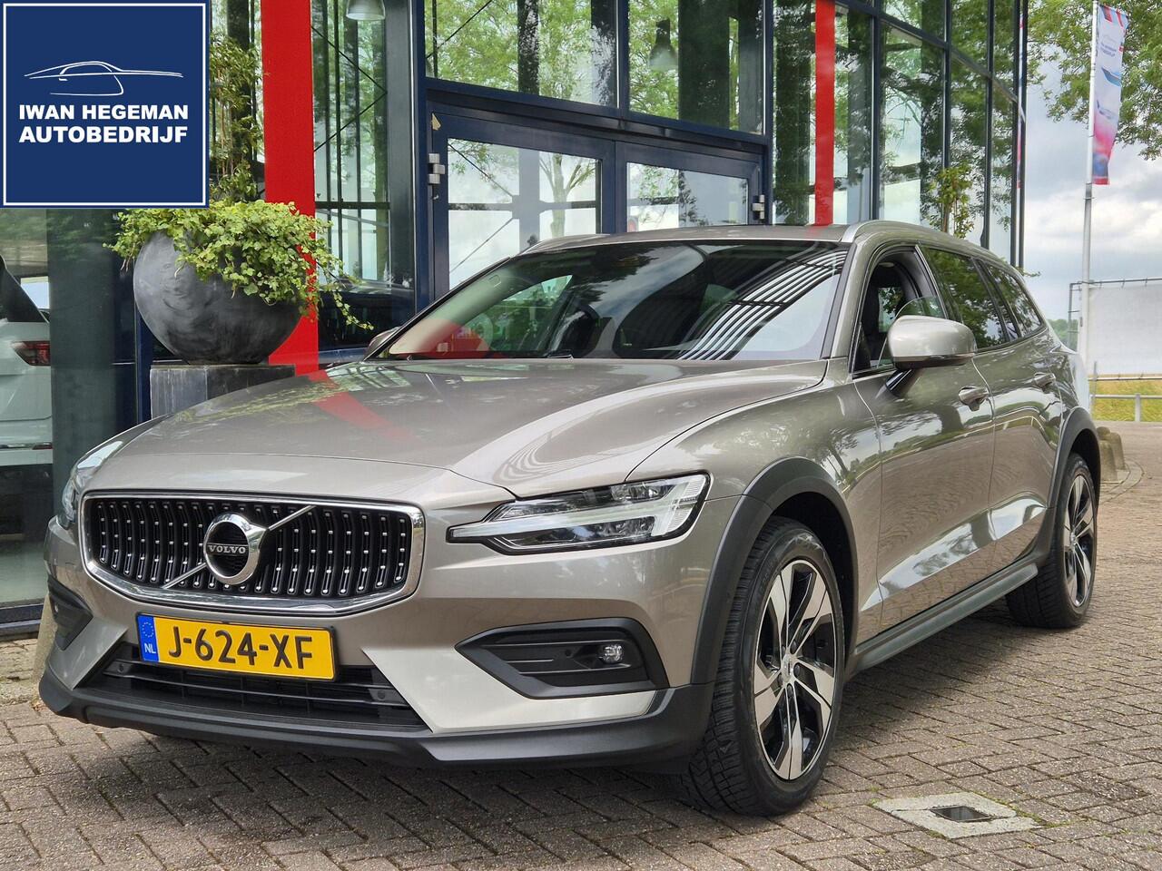 Volvo V60 CROSS COUNTRY 2.0 B5 AWD Pro AUTOMAAT | Afn. Trekhaak | Panodak | Adapt. Cruise Control | LM Velgen | Climate Control