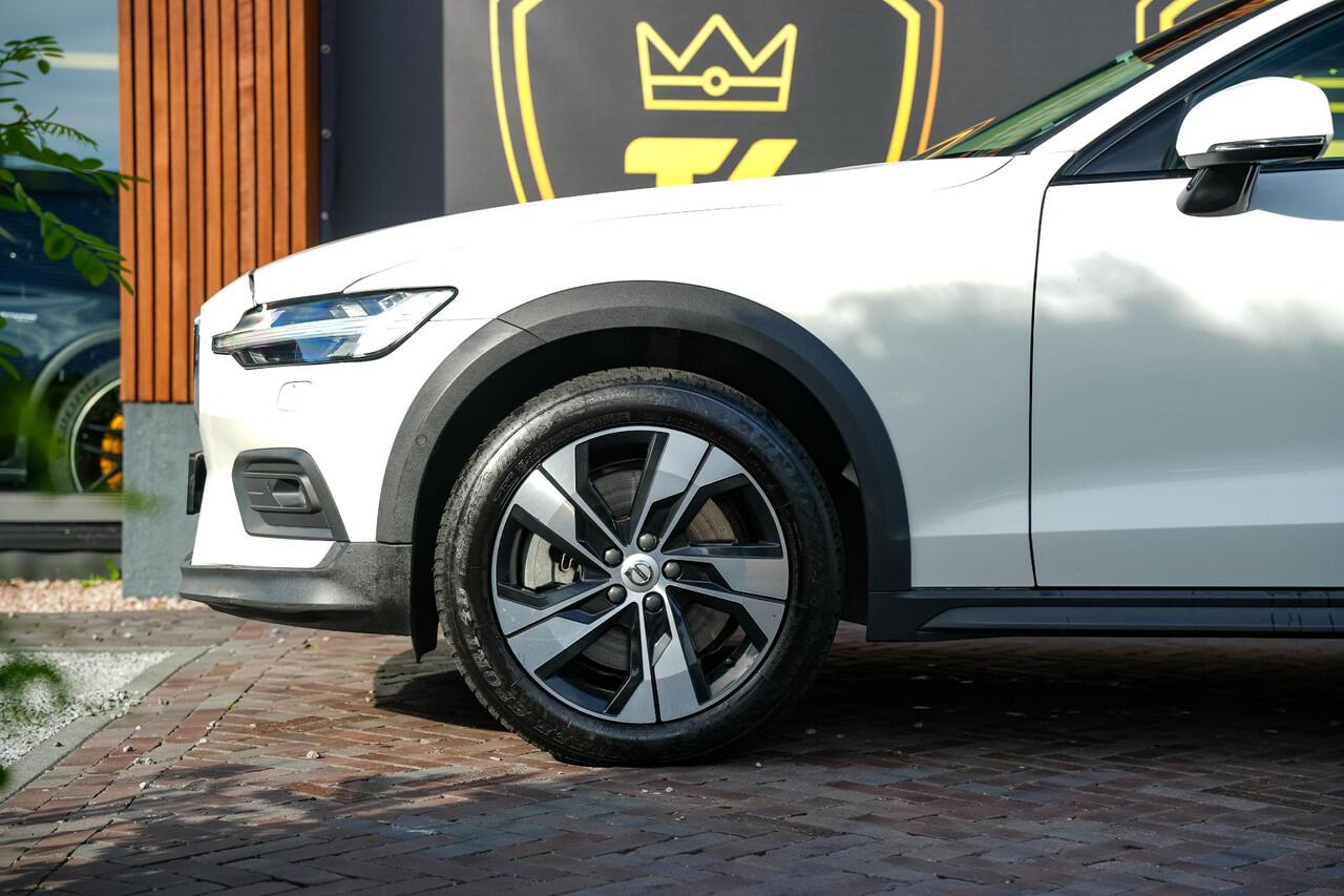 Volvo V60 CROSS COUNTRY 2.0 B5 AWD Pro Adaptieve Cruise Keyless Memory 18''LM