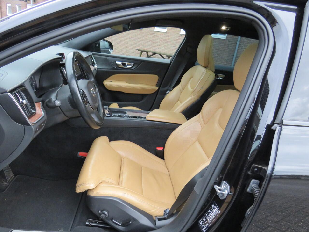 Volvo V60 CROSS COUNTRY 2.0 B5 AWD Pro * Rijklaarprijs incl. garantie * Trekhaak * Panoramadak * Leder * Adaptive Cruise * Led * 360 Camera *