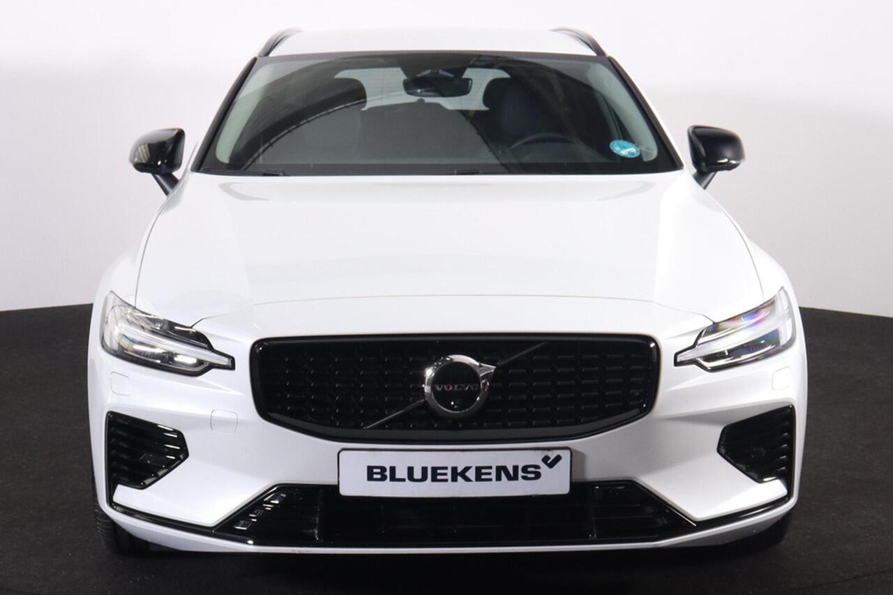 Volvo V60 T6 Recharge AWD Plus Dark - IntelliSafe Assist & Surround - 360º Camera - Harman/Kardon audio - Adaptieve LED koplampen - Verwarmde voorstoelen, stuur & achterbank - Parkeersensoren voor & achter - Elektr. bedienb. voorstoelen met geheugen - Extra getint