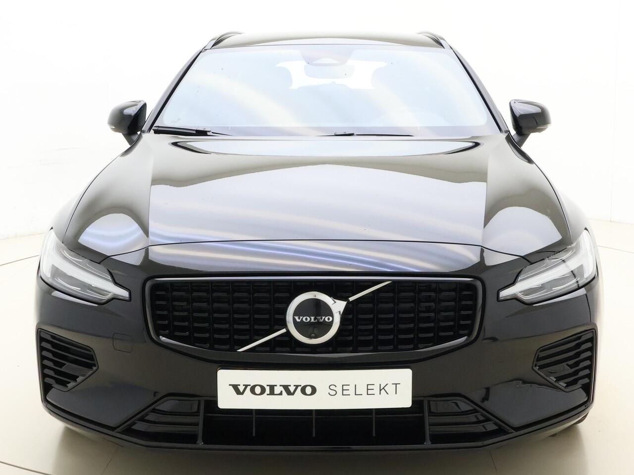 Volvo V60 T6 350pk AWD Plus Dark / Sportstoelen / 360 graden camera / Harman en Kardon audio / Trekhaak / Elektr stoelen / ACC