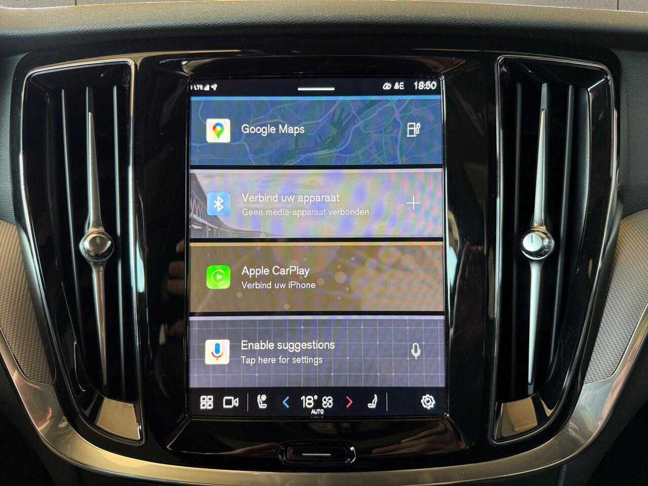 Volvo V60 2.0 T6 Plug-in hybrid AWD Plus Dark | Trekhaak | Panoramadak | Sportstoelen | Harman/Kardon |