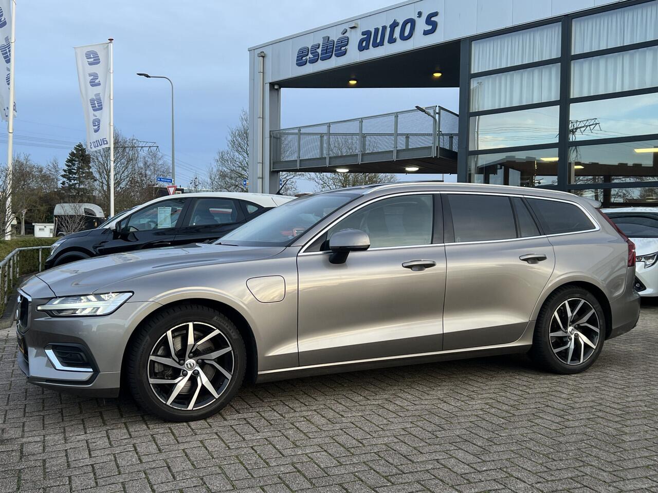Volvo V60 2.0 T6 Recharge 340 pk AWD Momentum Pro Navigatie Trekhaak Panoramadak Head Up Camera PDC v+a Dab Carplay Extra Getint Glas NL Auto 1e Eigenaar Plug in Hybride