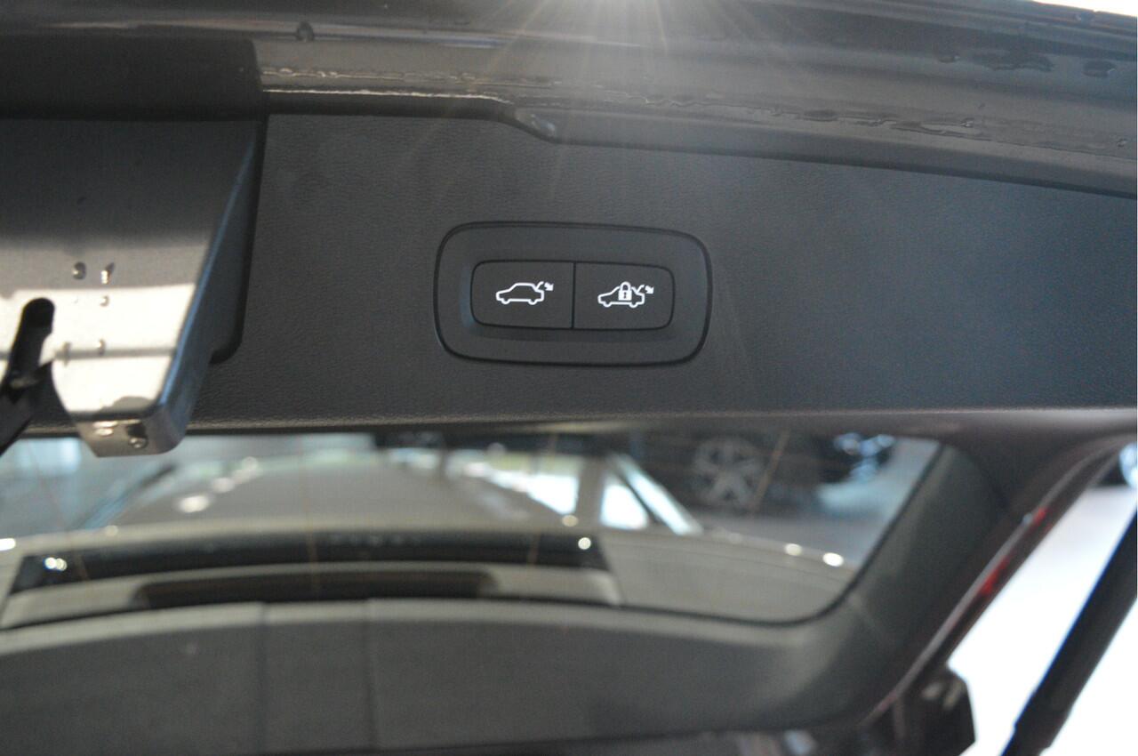 Volvo V60 2.0 T6 Plug-in hybrid AWD Plus Dark leer trekhaak 18 inch !!