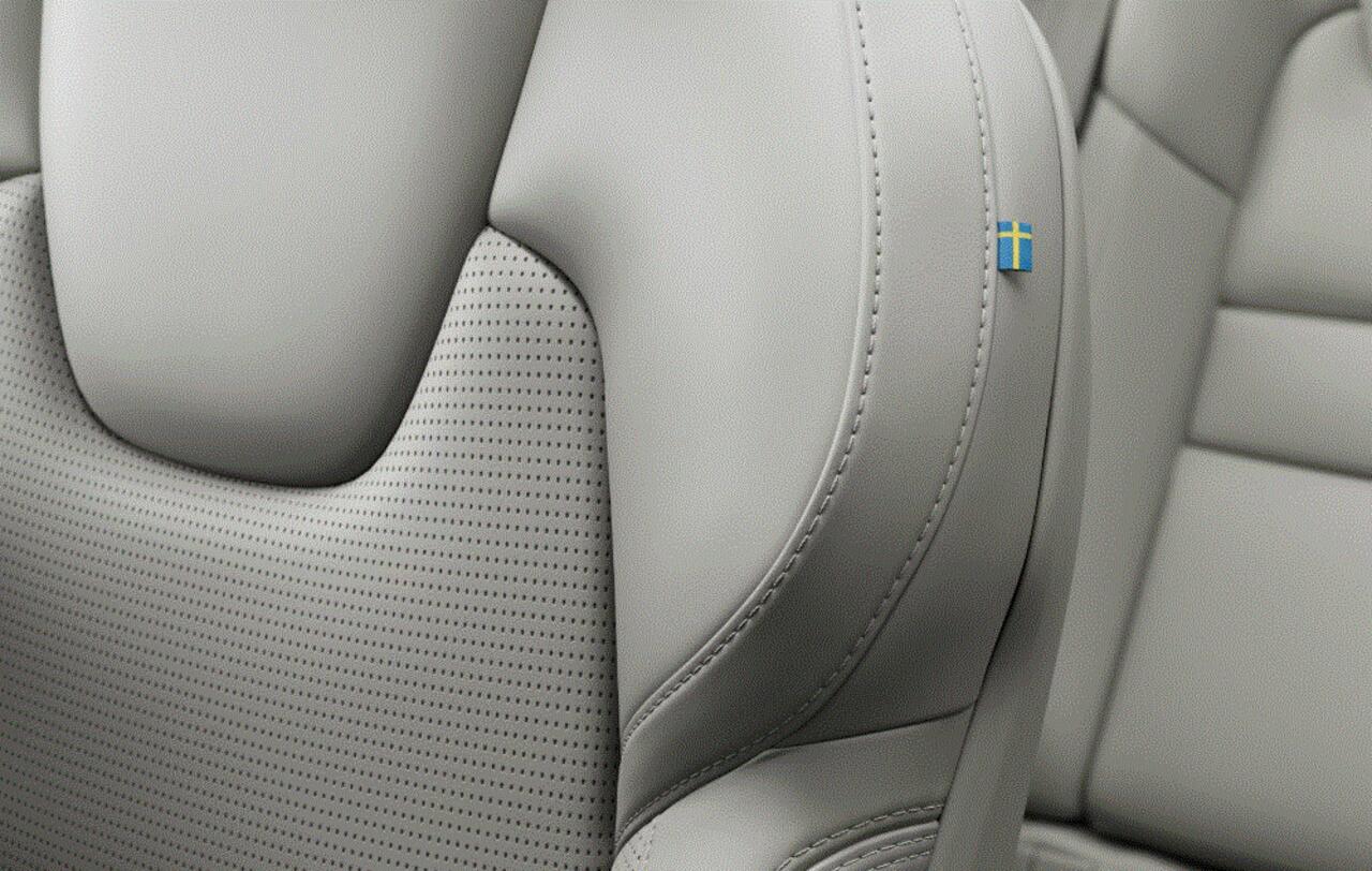 Volvo V60 T6 350PK Automaat Plug-in Hybrid AWD Ultra Bright / Navigatie / Head Up Display / 360 Camera / Harman Kardon / Panorama Dak / Massage Stoelen /