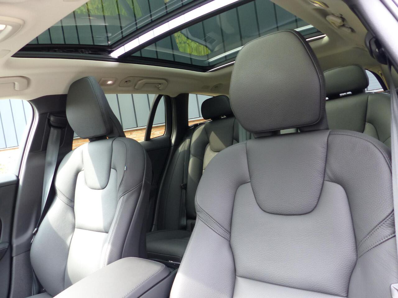 Volvo V60 T6 Plug-in hybrid AWD Plus Dark